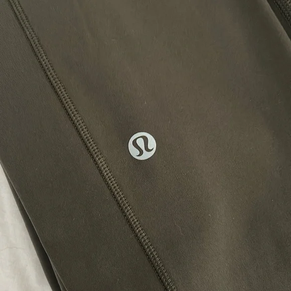 Lululemon Speed Up Tight 31" - Dark Olive sz 8 - Picture 10 of 10